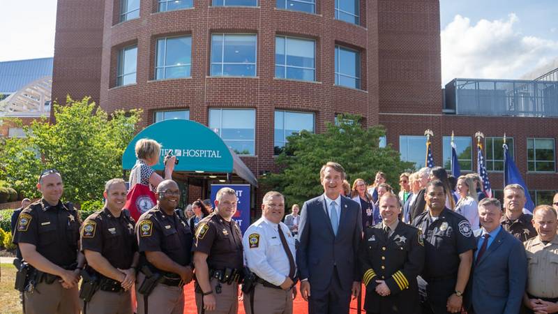 Ayuda correcta, ahora mismo Firma de proyectos de ley, Warrenton - 6.14.23