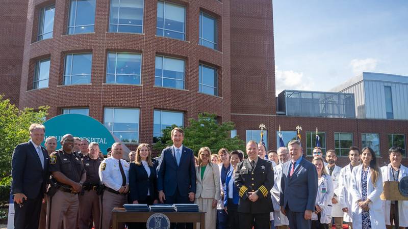 Ayuda correcta, ahora mismo Firma de proyectos de ley, Warrenton - 6.14.23