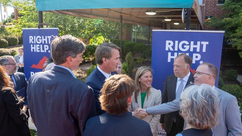 Ayuda correcta, ahora mismo Firma de proyectos de ley, Warrenton - 6.14.23