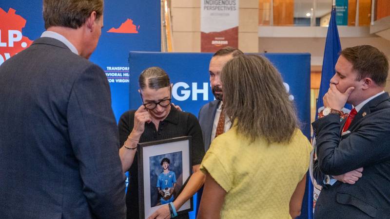 Ayuda correcta, ahora mismo Un aniversario de un año, Richmond - 12.14.23