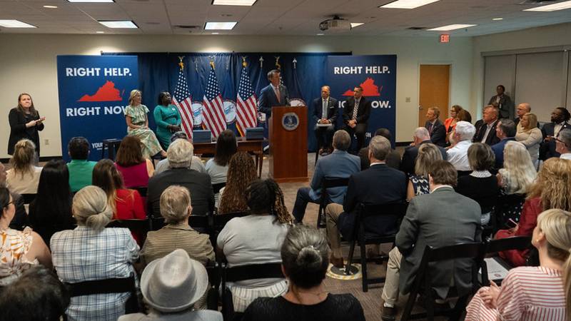 Ayuda correcta, ahora mismo Firma de proyectos de ley, Suffolk - 6.13.24