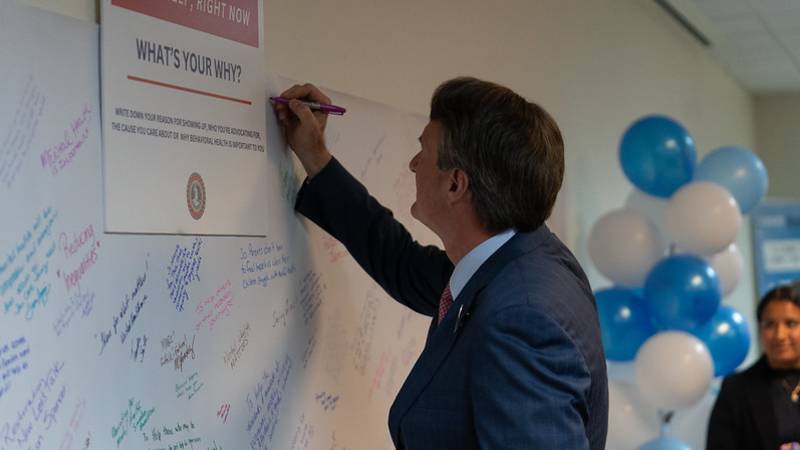 Ayuda correcta, ahora mismo Firma de proyectos de ley, Suffolk - 6.13.24